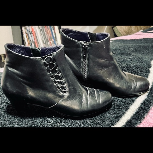 Size 7.5 Vaneli zip ankle boots black leather - Picture 4 of 7